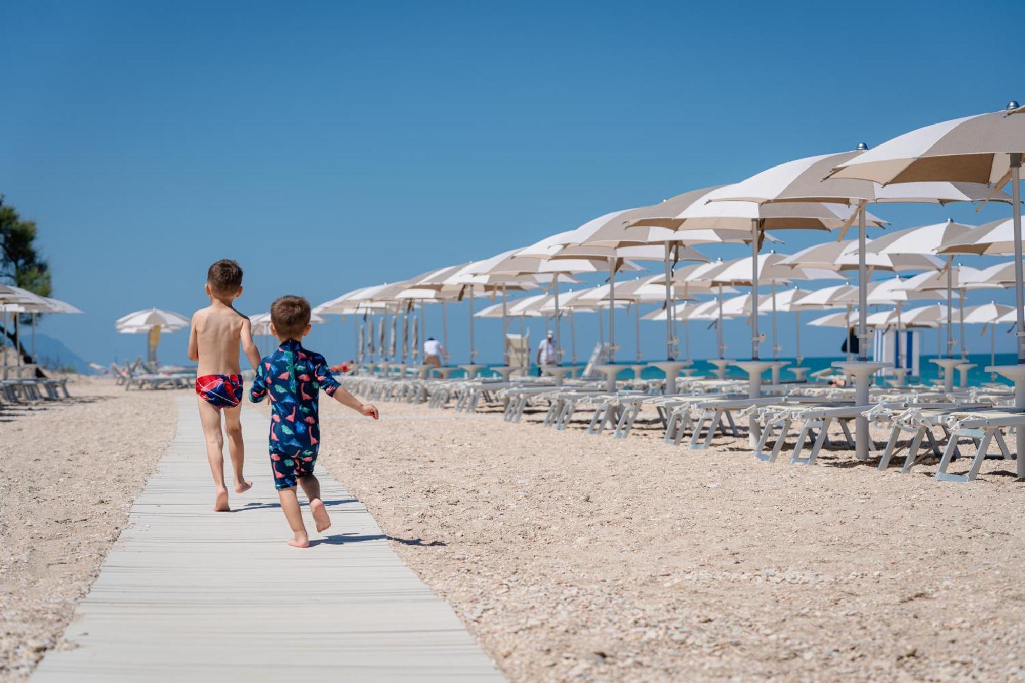 La Risacca Family Camping Village Porto SantʼElpidio Esterno foto